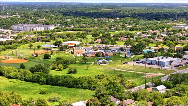 2143 E Crockett St, San Antonio, TX 78202