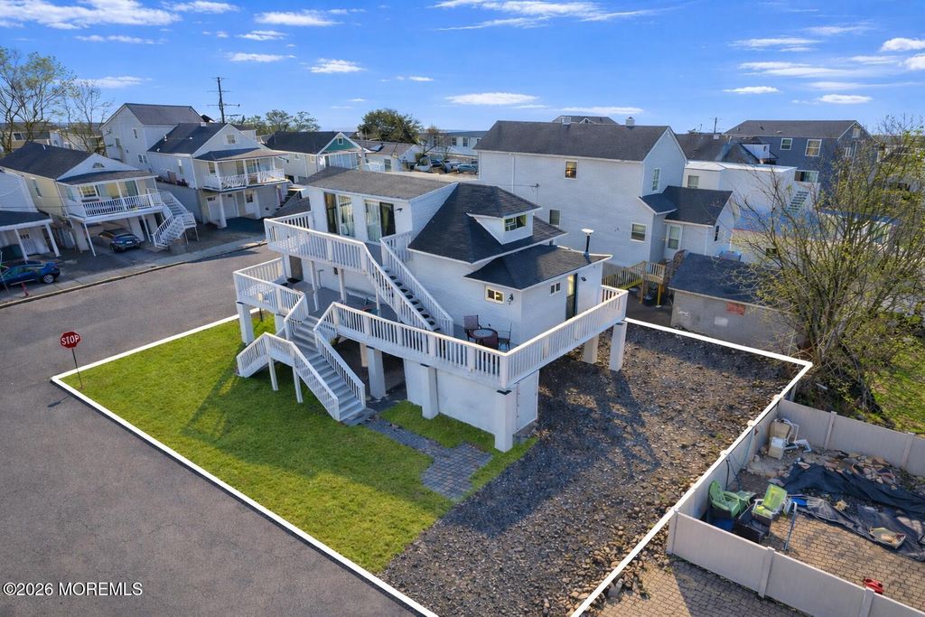 52 Washington Avenue, Highlands, NJ 07732