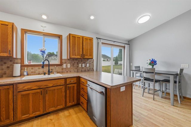 405 CROWFOOT AVENUE, Fond Du Lac, WI 54935