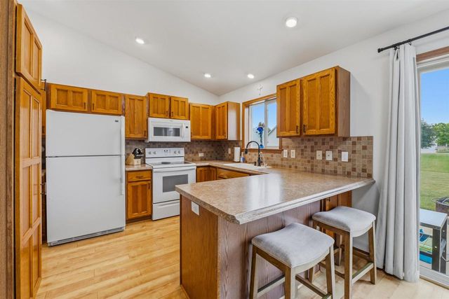 405 CROWFOOT AVENUE, Fond Du Lac, WI 54935