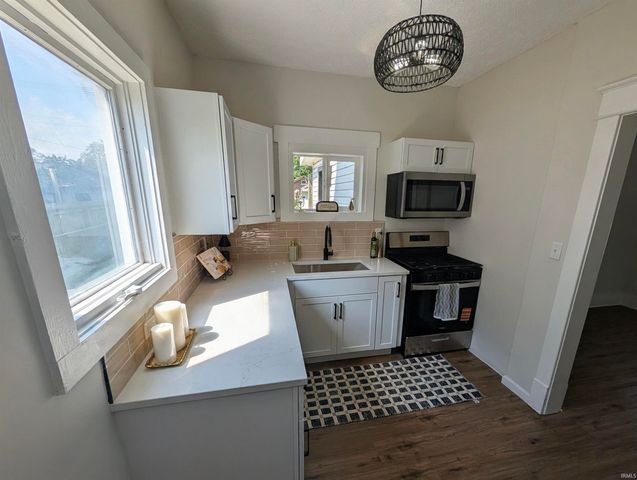 211 Cleveland Street, Mishawaka, IN 46544