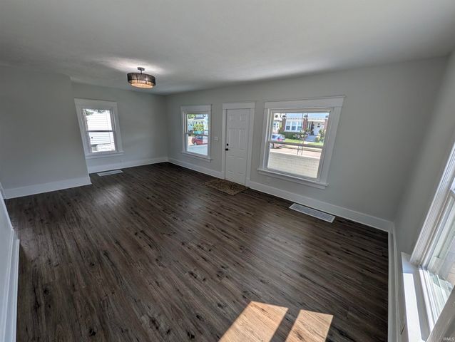 211 Cleveland Street, Mishawaka, IN 46544