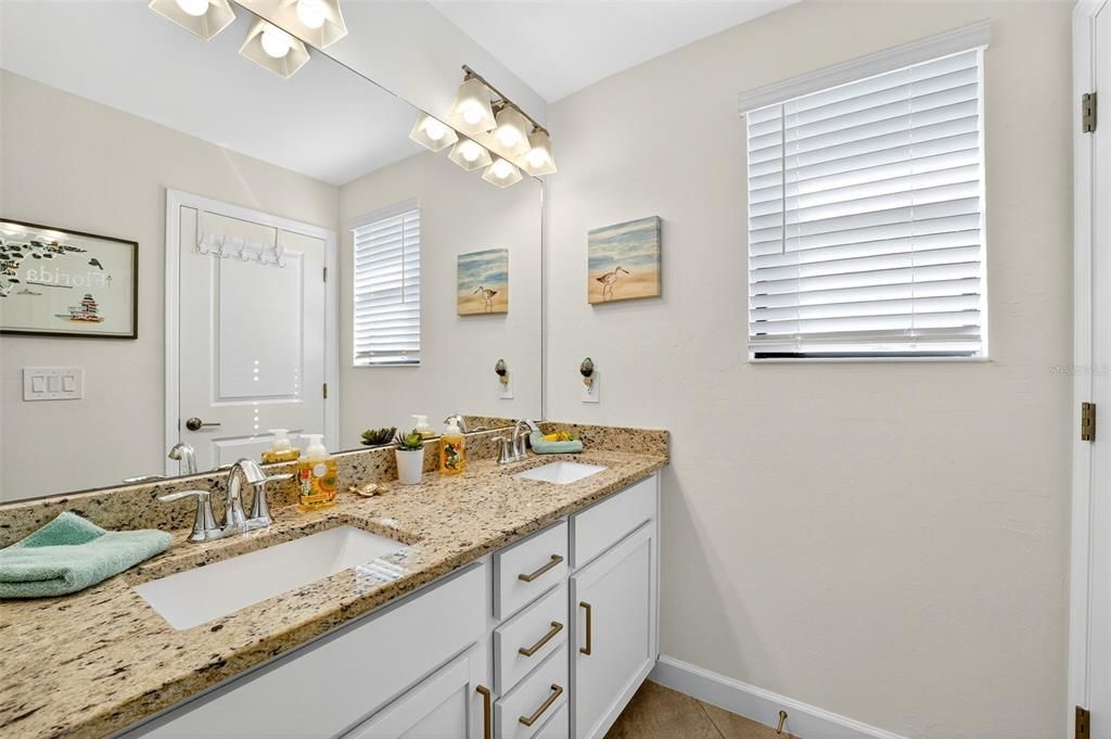 Image 18 of property listing at 15527 ISLANDWALK AVENUE, Bradenton, FL 34211