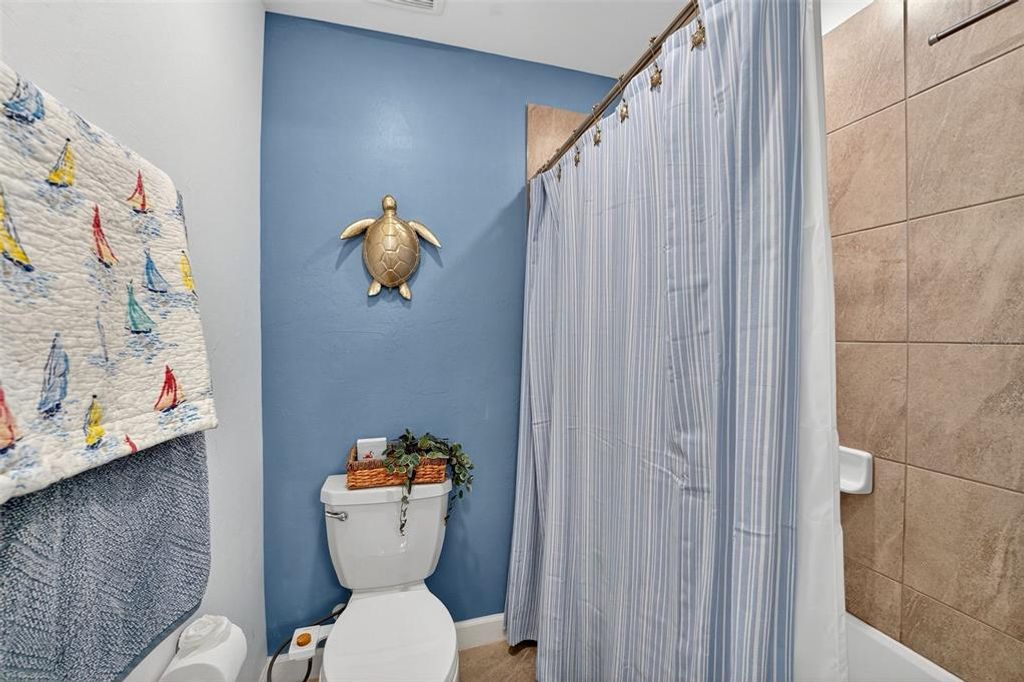 Image 19 of property listing at 15527 ISLANDWALK AVENUE, Bradenton, FL 34211