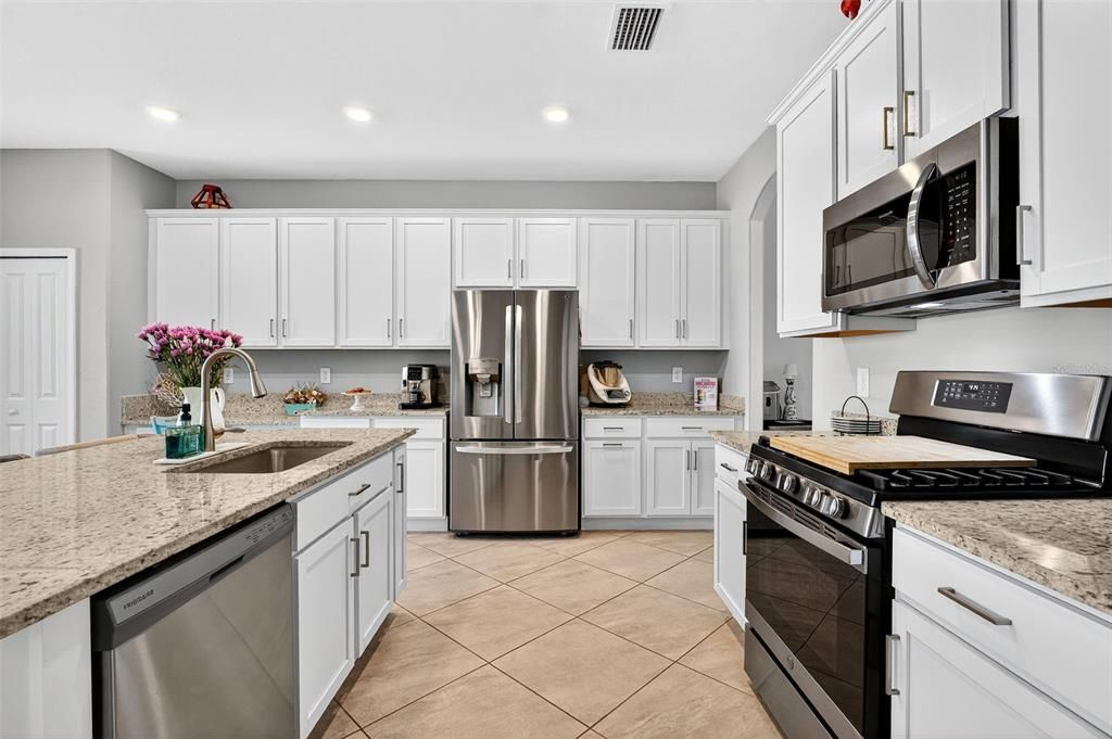 Image 9 of property listing at 15527 ISLANDWALK AVENUE, Bradenton, FL 34211
