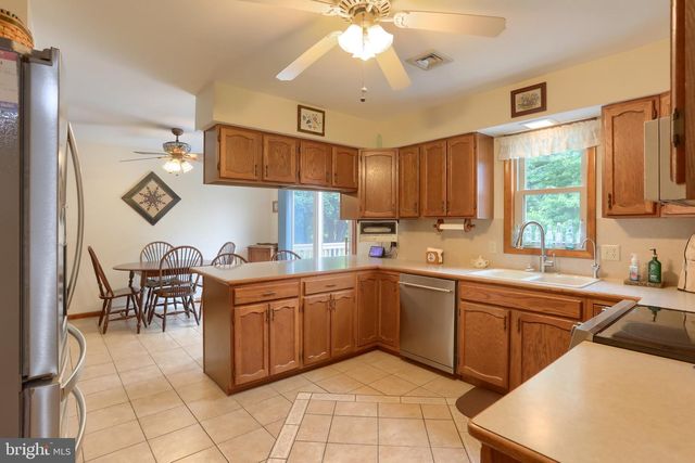 6 STARDUST DR, Myerstown, PA 17067