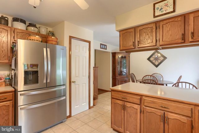 6 STARDUST DR, Myerstown, PA 17067