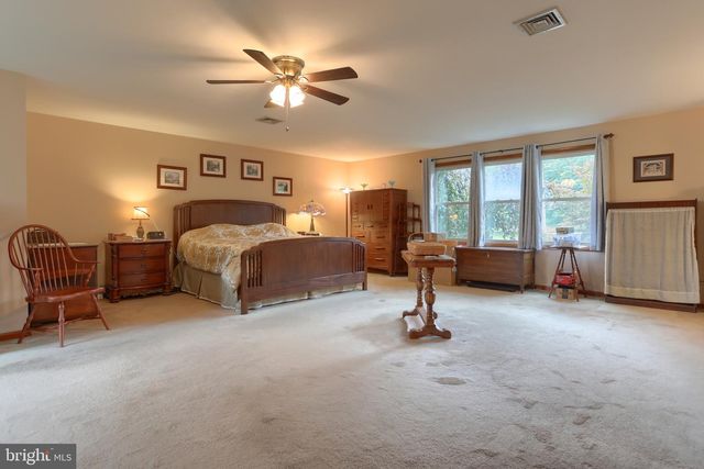 6 STARDUST DR, Myerstown, PA 17067