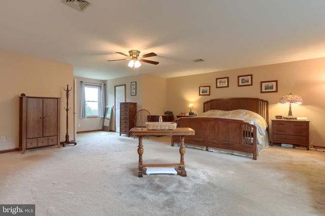 6 STARDUST DR, Myerstown, PA 17067