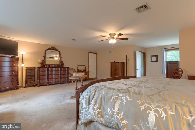 6 STARDUST DR, Myerstown, PA 17067