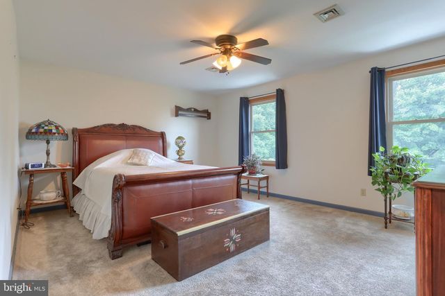 6 STARDUST DR, Myerstown, PA 17067