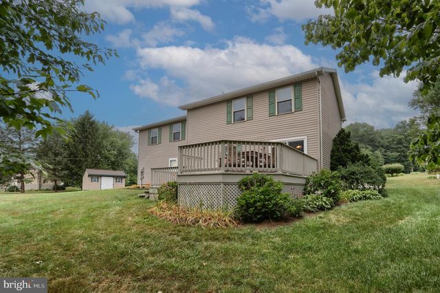 6 STARDUST DR, Myerstown, PA 17067