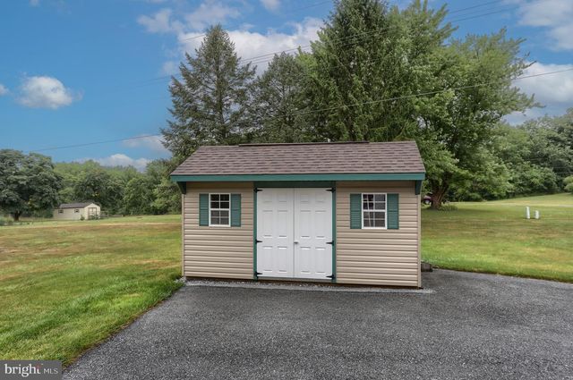 6 STARDUST DR, Myerstown, PA 17067