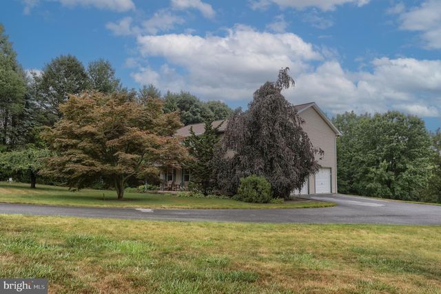 6 STARDUST DR, Myerstown, PA 17067