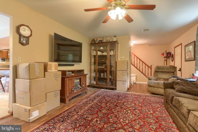 6 STARDUST DR, Myerstown, PA 17067