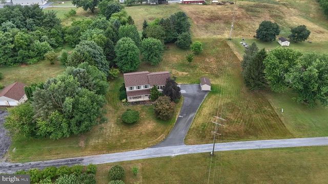 6 STARDUST DR, Myerstown, PA 17067