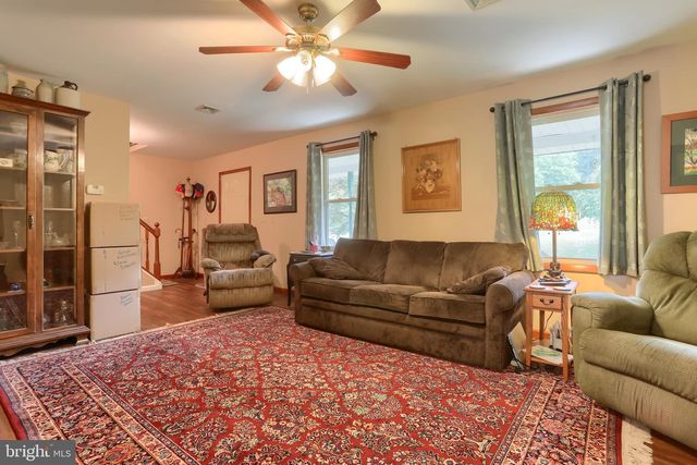 6 STARDUST DR, Myerstown, PA 17067