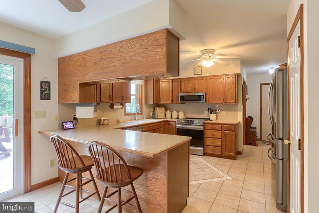 6 STARDUST DR, Myerstown, PA 17067