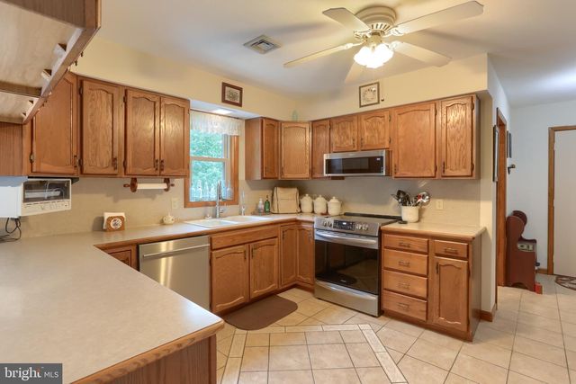 6 STARDUST DR, Myerstown, PA 17067