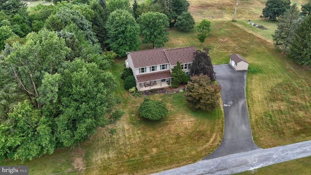6 STARDUST DR, Myerstown, PA 17067