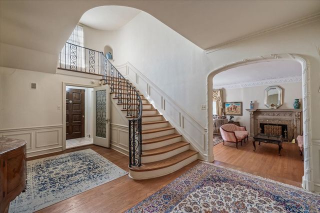 54 Kenilworth Avenue, Kenilworth, IL 60043