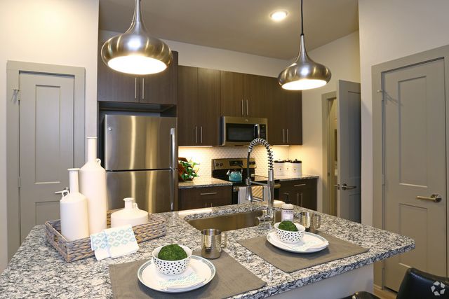 680 E Algonquin Road 1205, Schaumburg, IL 60173