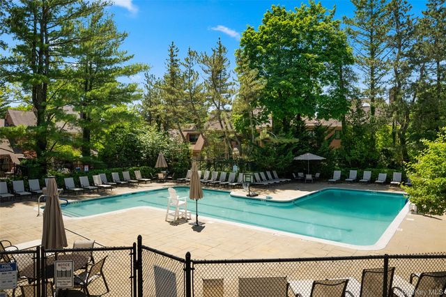73 Greenway Lane, Rye Brook, NY 10573