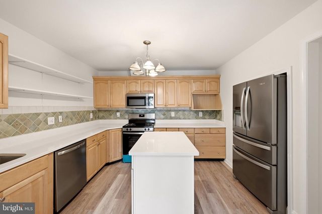 15045 HOLLEYSIDE DR, Dumfries, VA 22025