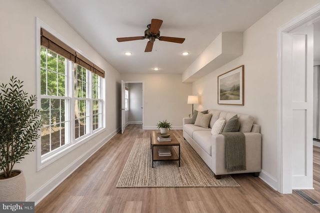 15045 HOLLEYSIDE DR, Dumfries, VA 22025