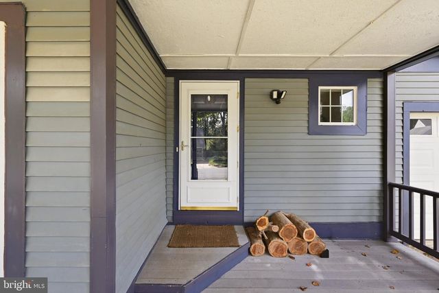 15045 HOLLEYSIDE DR, Dumfries, VA 22025