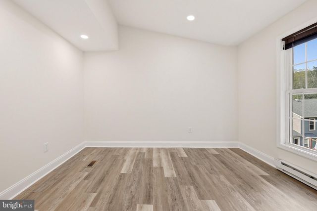 15045 HOLLEYSIDE DR, Dumfries, VA 22025