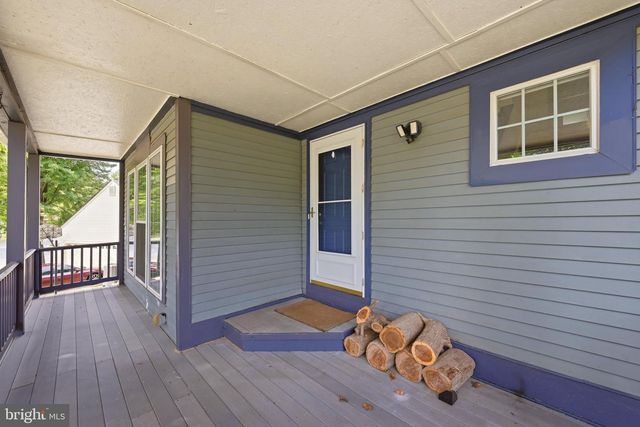 15045 HOLLEYSIDE DR, Dumfries, VA 22025