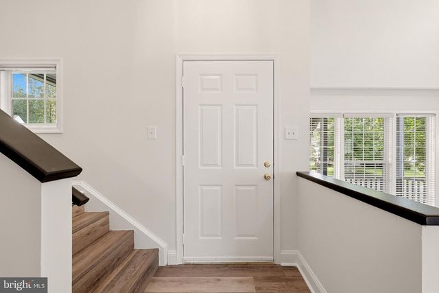 15045 HOLLEYSIDE DR, Dumfries, VA 22025