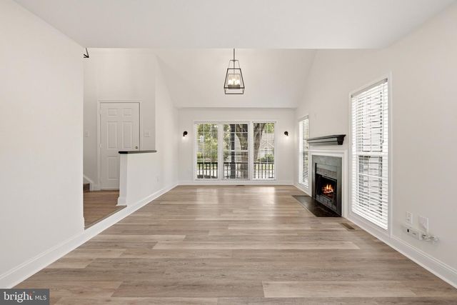 15045 HOLLEYSIDE DR, Dumfries, VA 22025