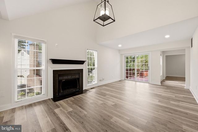 15045 HOLLEYSIDE DR, Dumfries, VA 22025