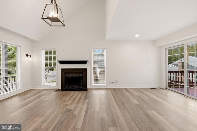 15045 HOLLEYSIDE DR, Dumfries, VA 22025