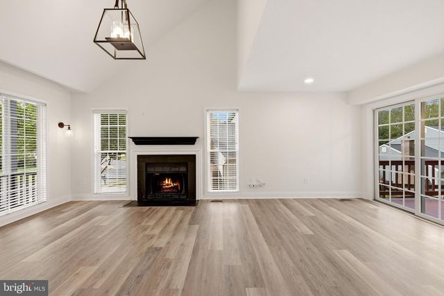 15045 HOLLEYSIDE DR, Dumfries, VA 22025