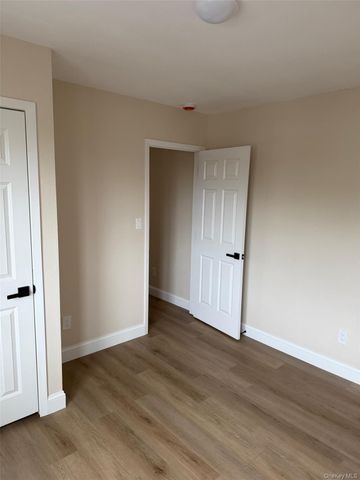 3 Railroad Ave, Babylon, NY 11708