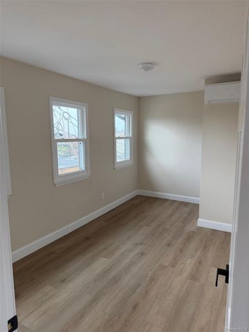 3 Railroad Ave, Babylon, NY 11708