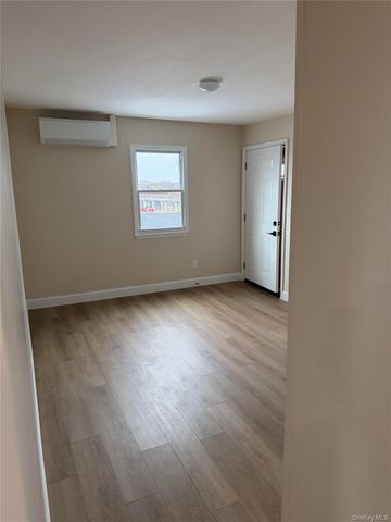 3 Railroad Ave, Babylon, NY 11708