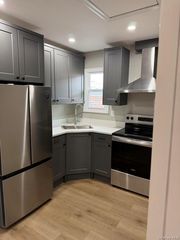 3 Railroad Ave, Babylon, NY 11708