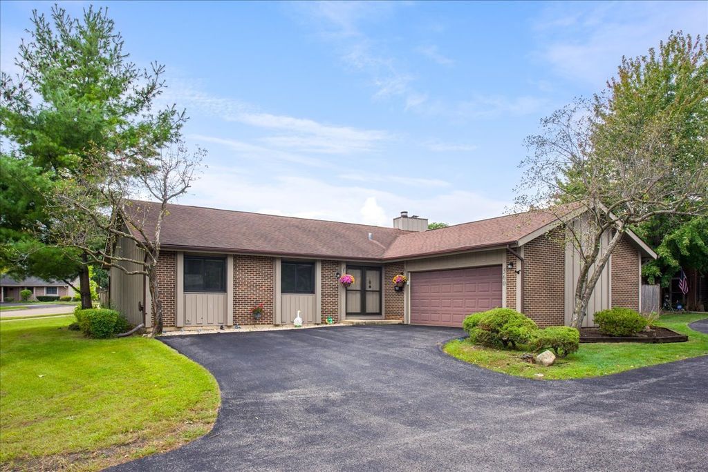 560 Lakeview Court, Roselle, IL 60172 — exterior