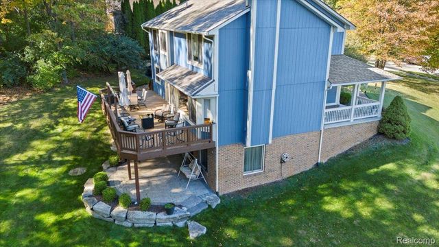 9755 Forest Ridge Drive, Springfield Charter Township, MI 48348