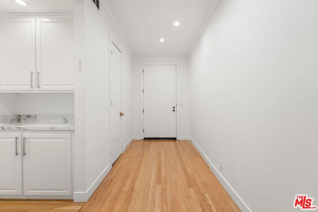 1260 S Beverly Glen Boulevard 101, Los Angeles, CA 90024