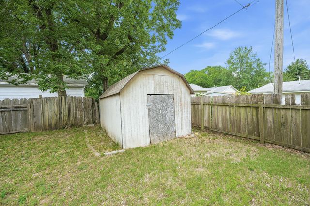 101 E Springdale St, Derby, KS 67037