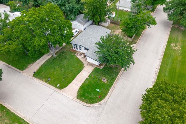 101 E Springdale St, Derby, KS 67037
