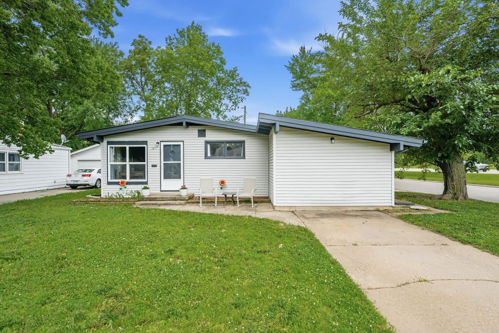 101 E Springdale St, Derby, KS 67037