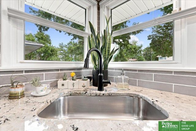 9406 Ames Avenue, Omaha, NE 68134