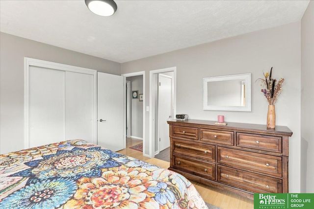 9406 Ames Avenue, Omaha, NE 68134