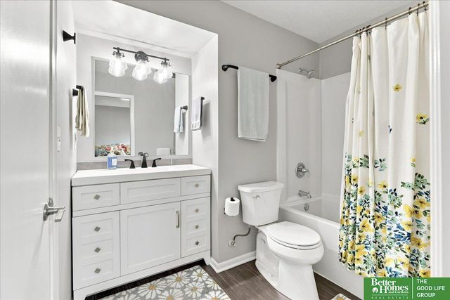 9406 Ames Avenue, Omaha, NE 68134